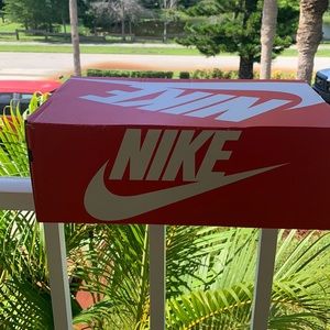 Nike outbreak sz13 brand new